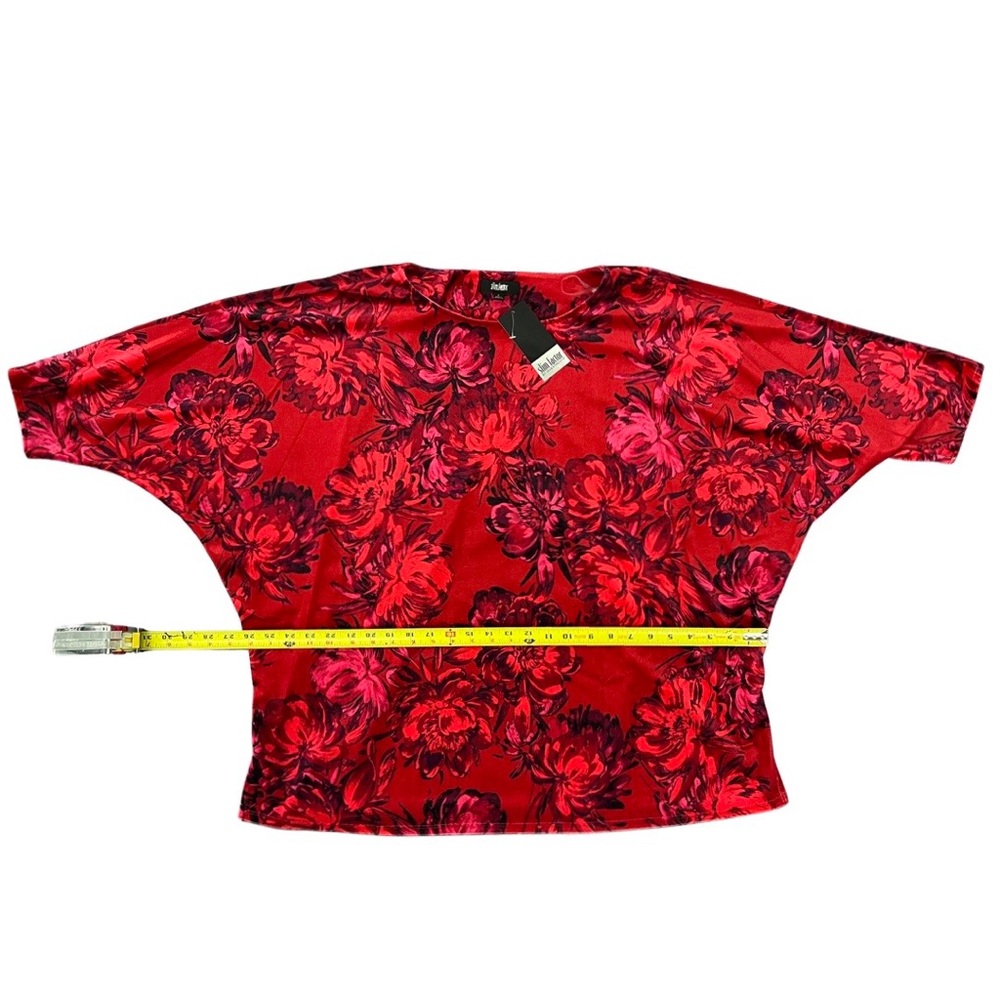 🎩🗝️ NWT $69 Slim Factor Red Floral Top - Runs Large - Picture 5 of 7